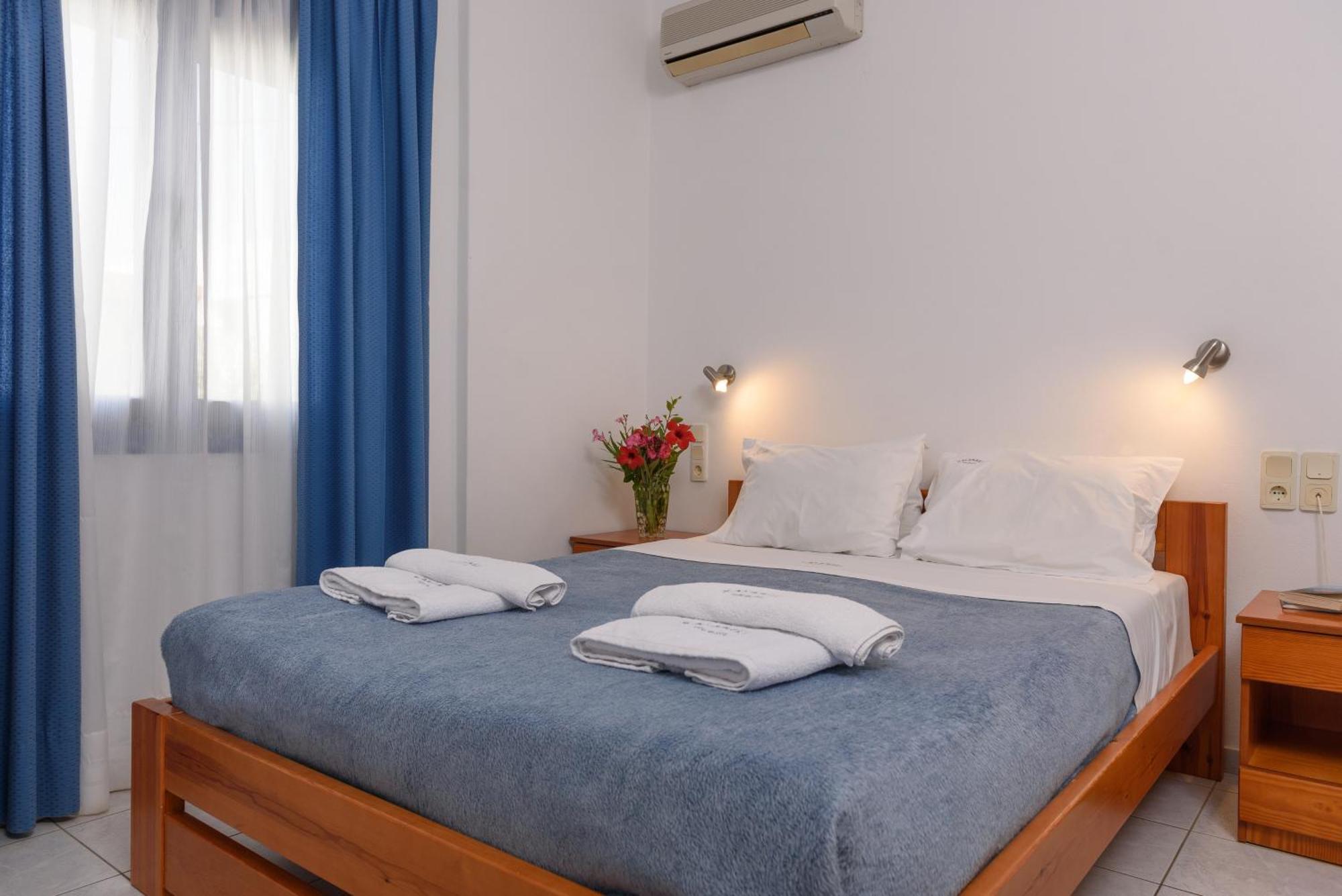 Finikas Studios & Apartments - Kalamaki Holidays Eksteriør billede