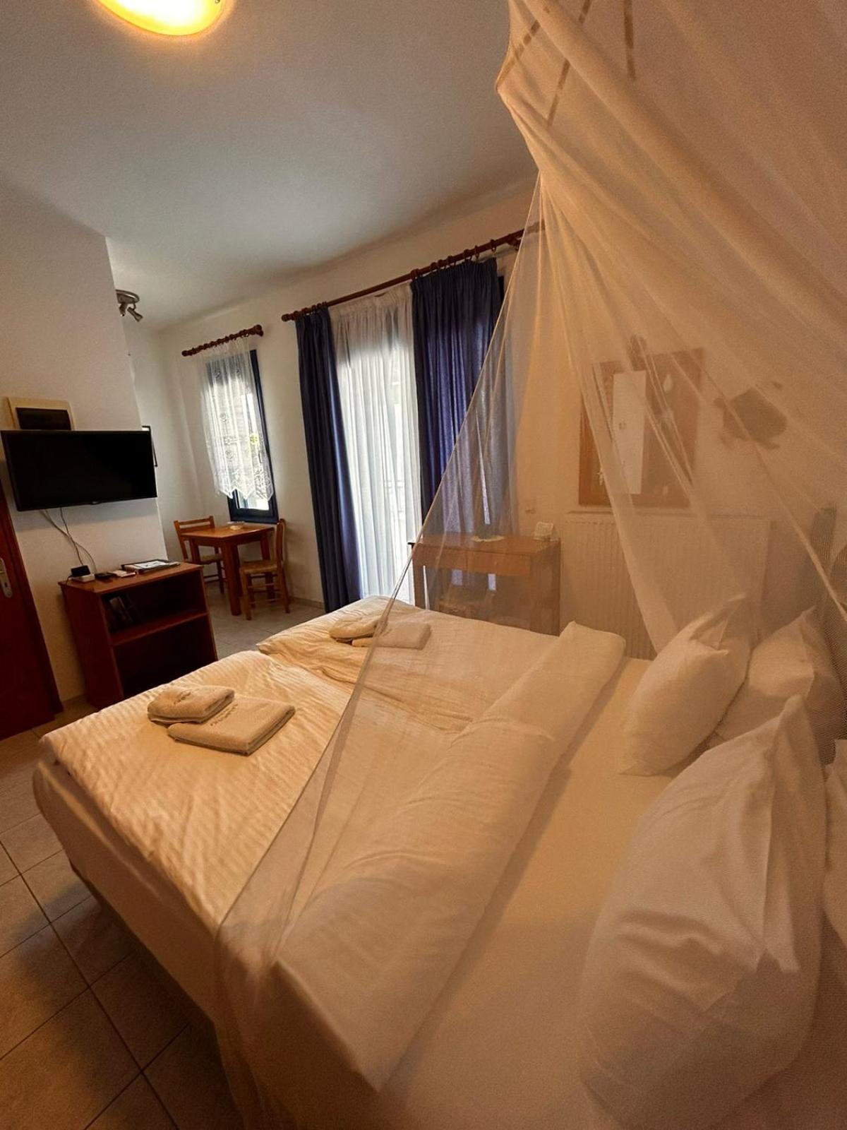 Finikas Studios & Apartments - Kalamaki Holidays Eksteriør billede