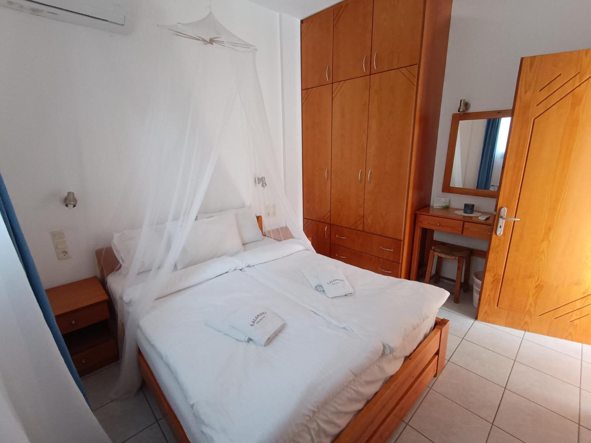 Finikas Studios & Apartments - Kalamaki Holidays Eksteriør billede